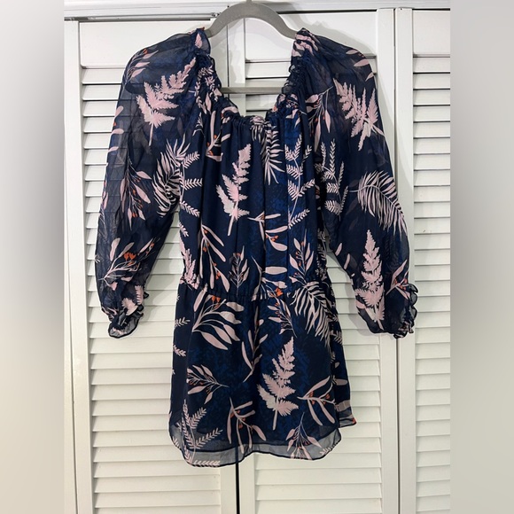 Diane Von Furstenberg Silk Top, Size 8 - Picture 3 of 7